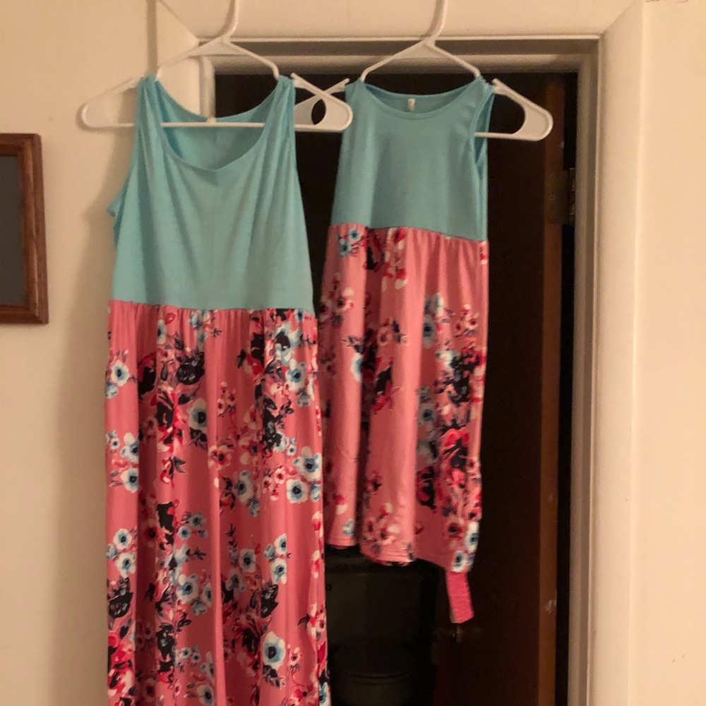 Matching mommy & daughter dresses